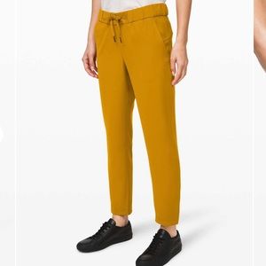 NWOT Lululemon On the Fly woven 7/8 Pant - Size 12
